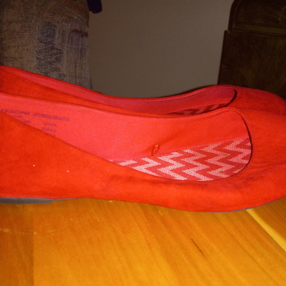 BRAND NEW Ballet Flats. Size 9.5